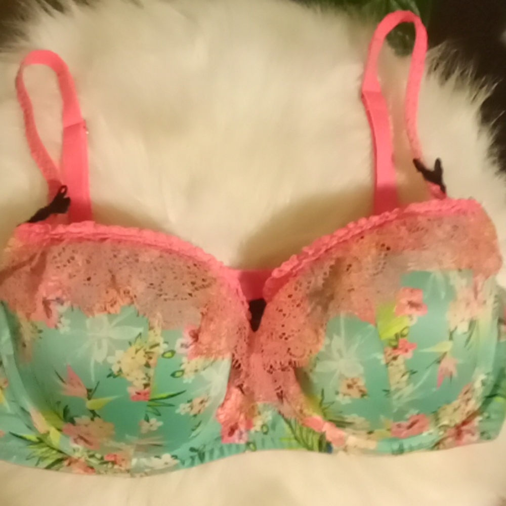 36C Victoria secret balcony satin bra
